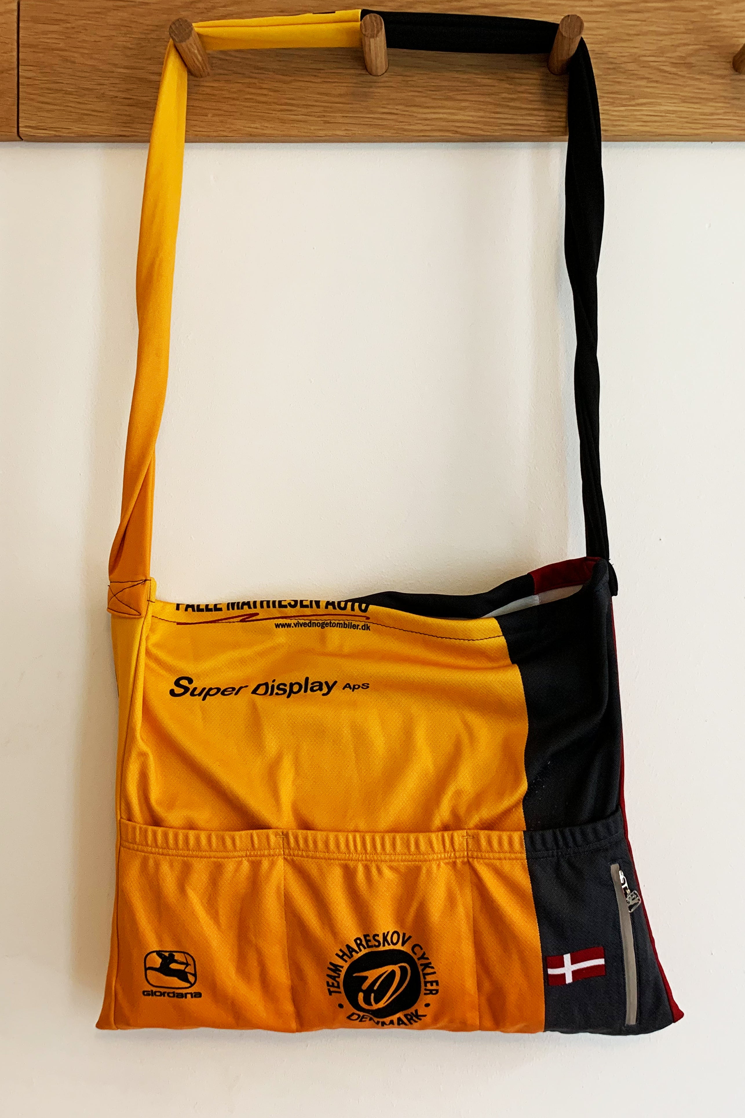 Upcycled Musette (mulepose)
