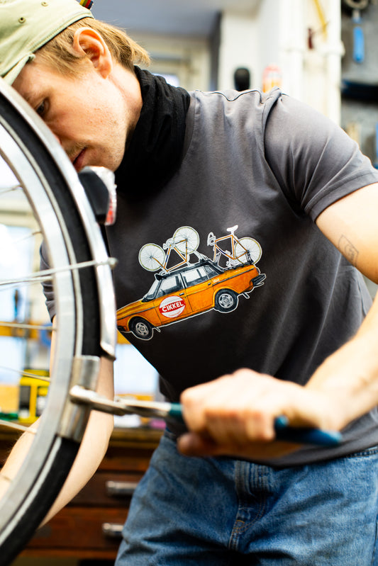 Orange 1975 Cycling Team Car - T-Shirt