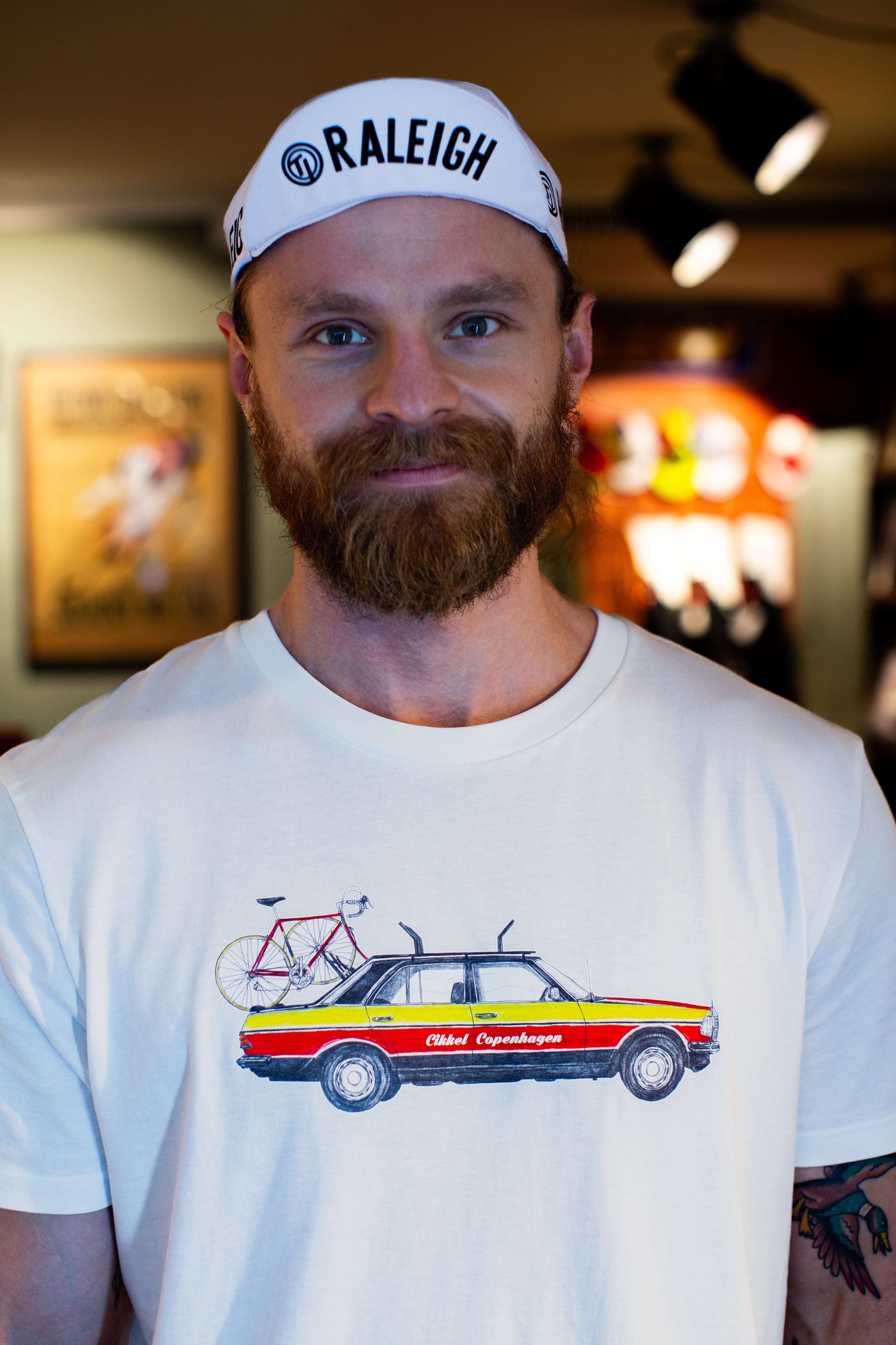 Rød og gul 1980 Cycling Team Car- T-Shirt