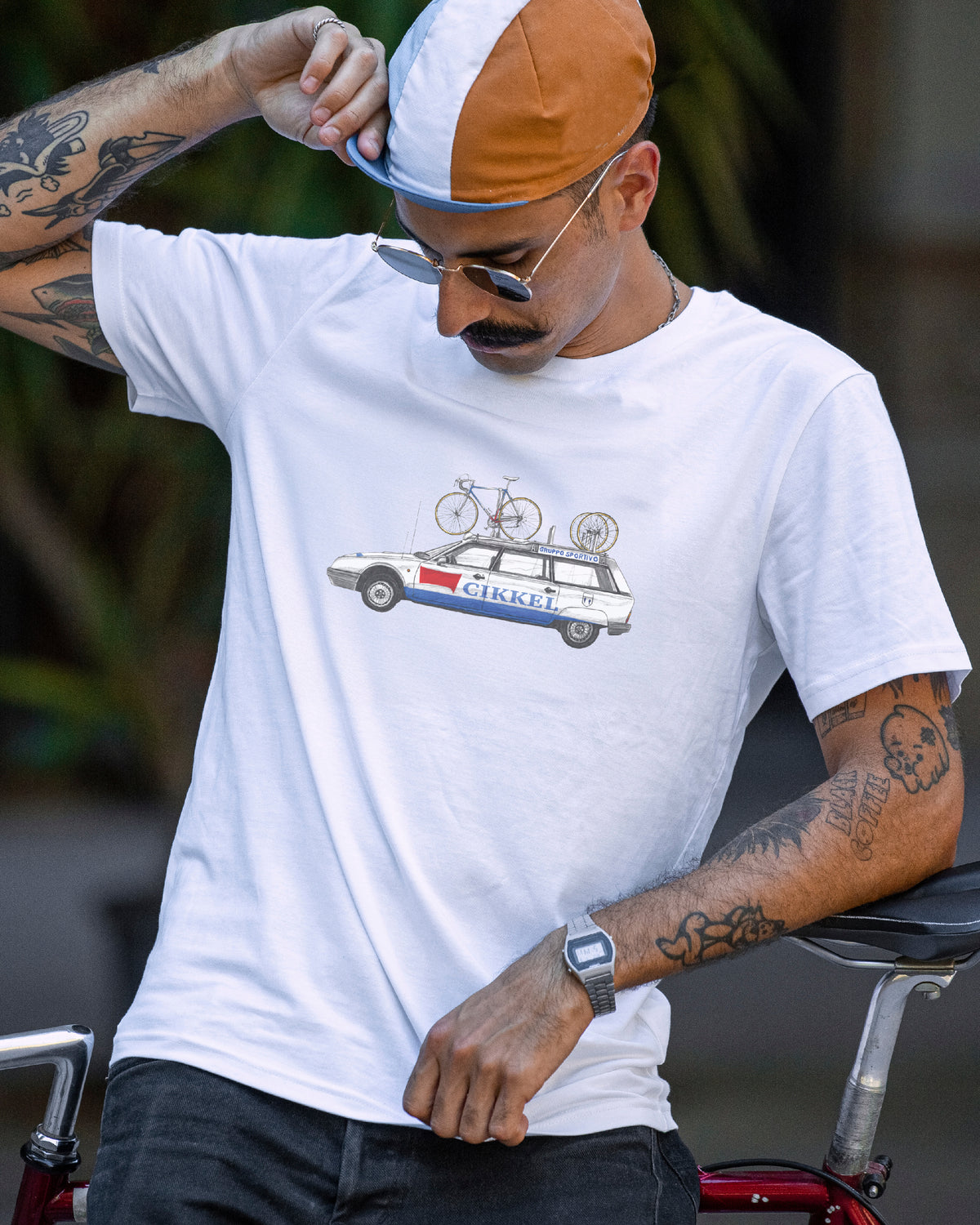 Hvid t-shirt med vintage-logo fra 1991